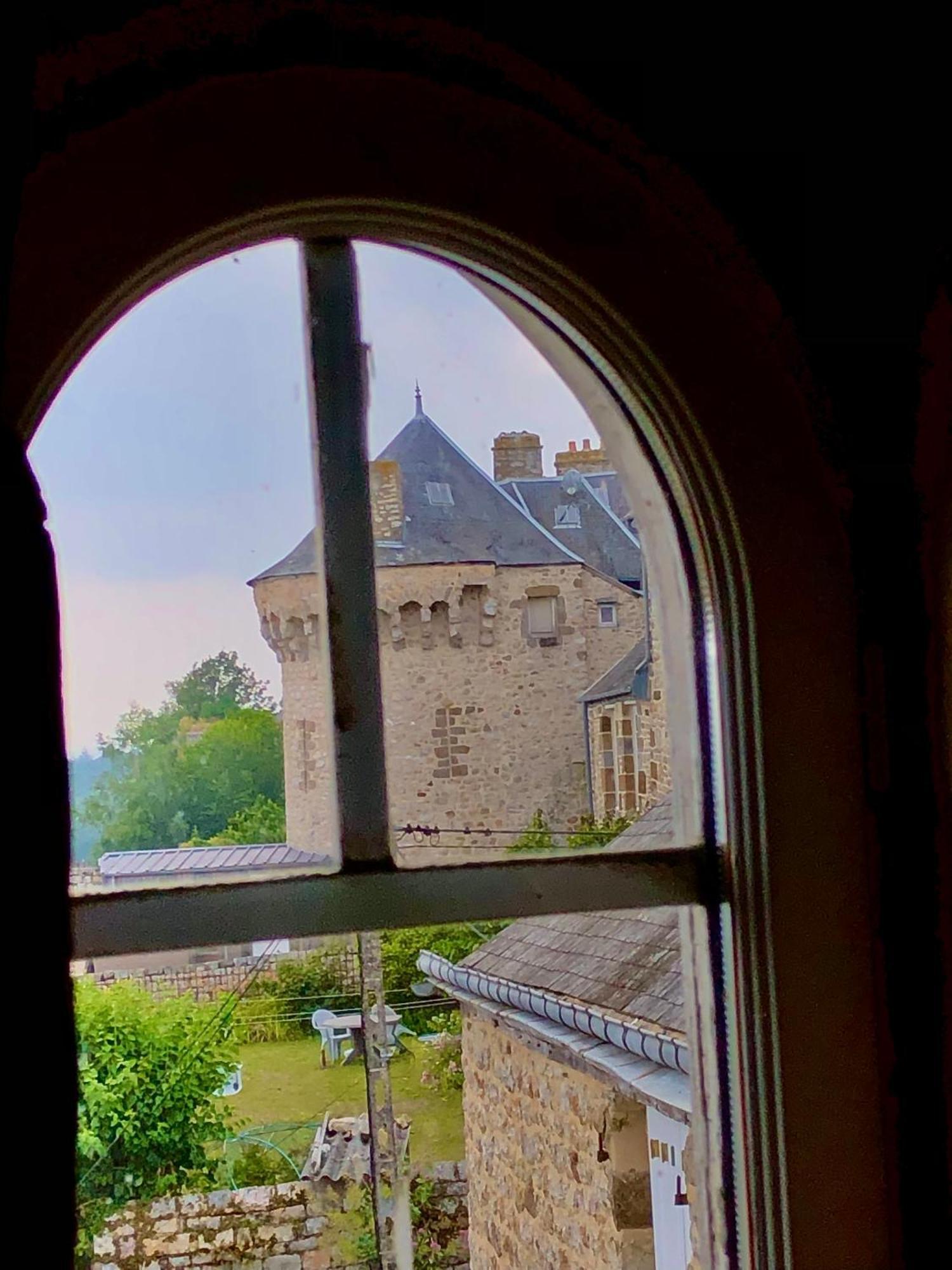 La Maison Sur Les Remparts Domfront  Exterior photo