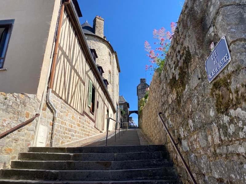 La Maison Sur Les Remparts Domfront  Exterior photo